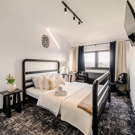 רומיה Golden Lion House Bed&Breakfast מראה חיצוני תמונה