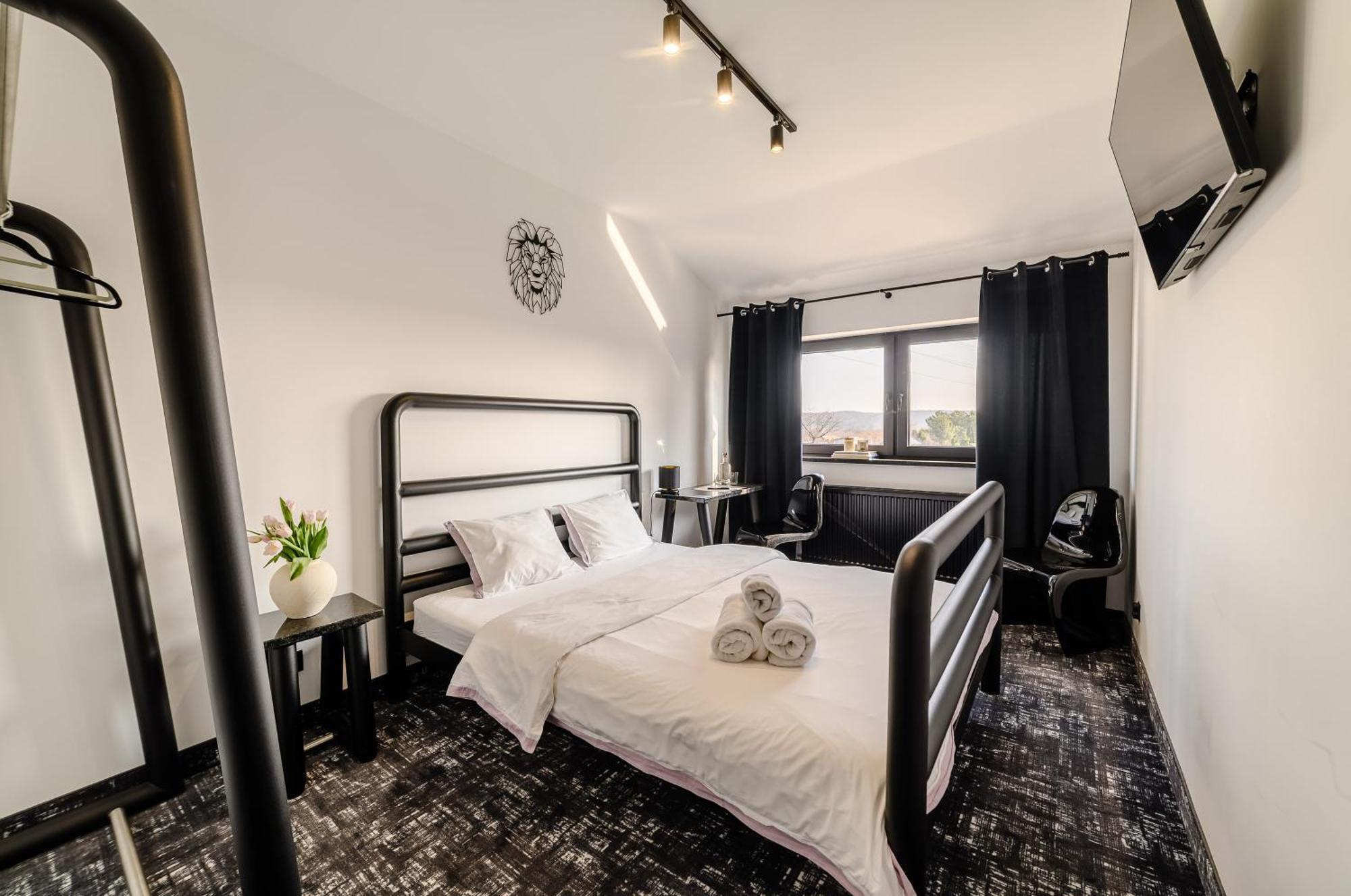 רומיה Golden Lion House Bed&Breakfast מראה חיצוני תמונה